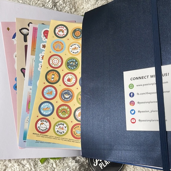 NWT Alpine Lake Passion Paper Life Coach Personal Planner 2023 Monday Start - Picture 3 of 16